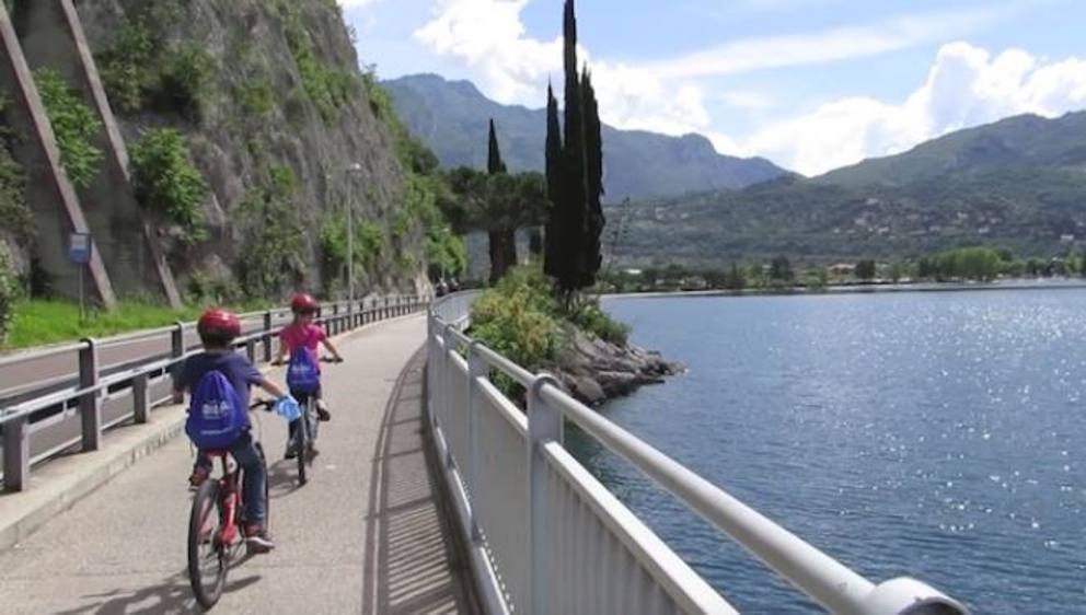 Riva del Garda, apre la pista ciclabile più spettacolare d’Europa article-post