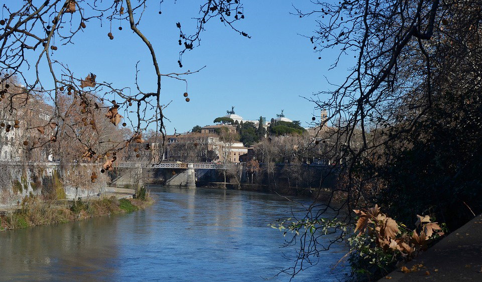 Ritrovato corpo senza vita di una neonata nel Tevere. Potrebbe essere una delle gemelline scomparse? article-post