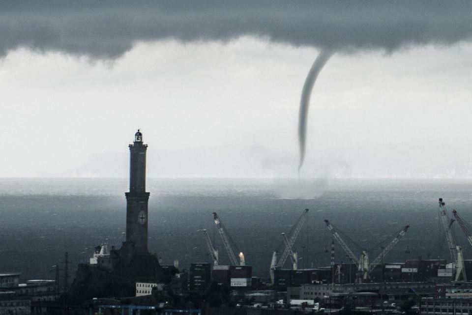 Genova, trombe d’aria e temporali spaventosi: gli aggiornamenti article-post