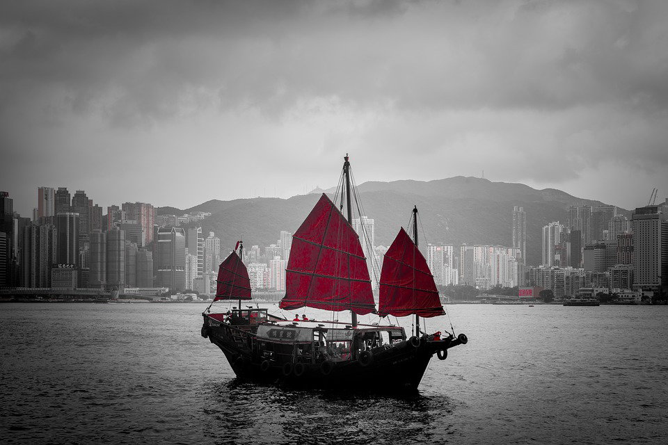 Scontri a Hong Kong, e la Cina manda i mezzi blindati article-post