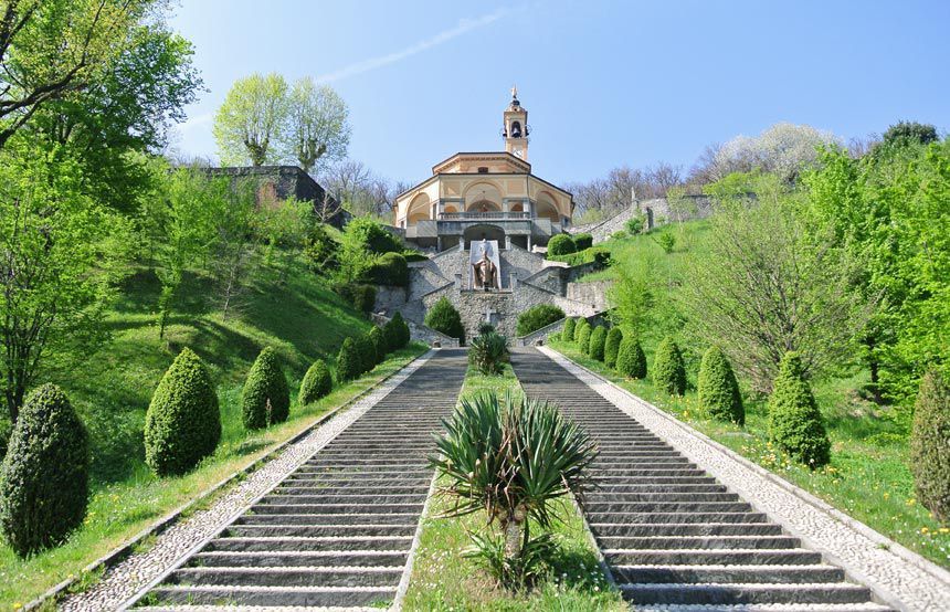Immerso nel verde, il Santuario della Madonna del Bosco article-post