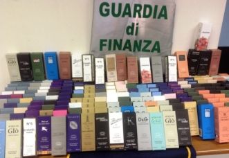 Profumi contraffatti: un rischio per la salute article-post