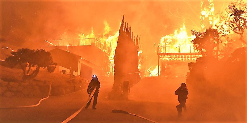 La California prigioniera dell’incubo incendi article-post