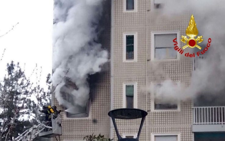 Milano: incendio in un palazzo, evacuate 31 persone article-post