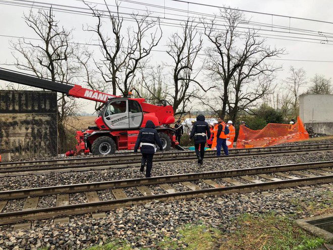 Morti due operai schiacciati da una lastra di metallo article-post