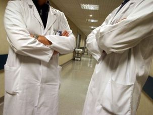Napoli: ospedale Loreto Mare, barelle e fumo tra i pazienti article-post