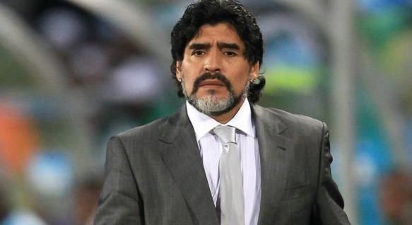 Maradona: denuncia mazzette nella FIFA, e l’ammonizione per il presidente Michel Platini article-post