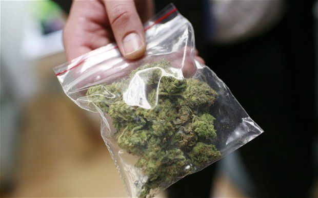 Vibo Valentia: in auto con 1 kg di marijuana article-post