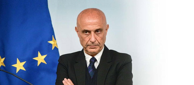 Il ritiro di Minniti e le accuse a Renzi article-post