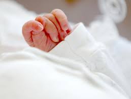 Neonato appena nato abbandonato sul balcone article-post