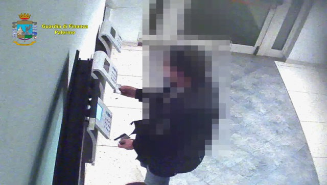 Palermo, 42 indagati per assenteismo, 11 arresti article-post