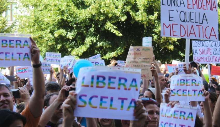 Modena: prima condanna ai No vax per fake news article-post