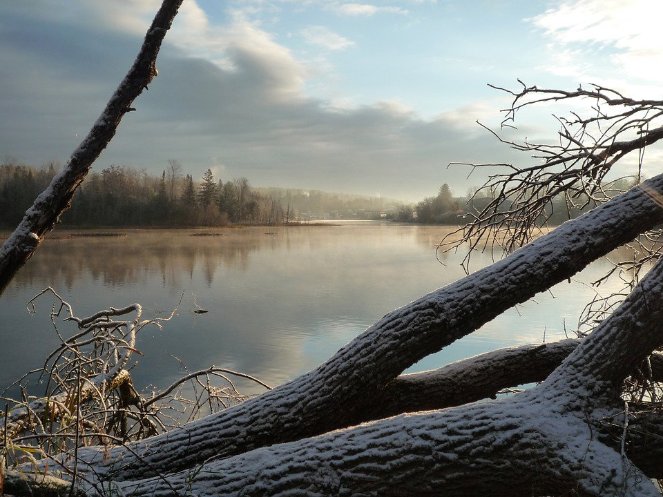 Papà butta sua figlia in un lago ghiacciato perchè stressato dal Natale article-post