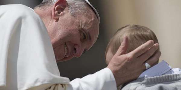 Bambini di Bibbiano: Papa Bergoglio e il suo amaro silenzio article-post