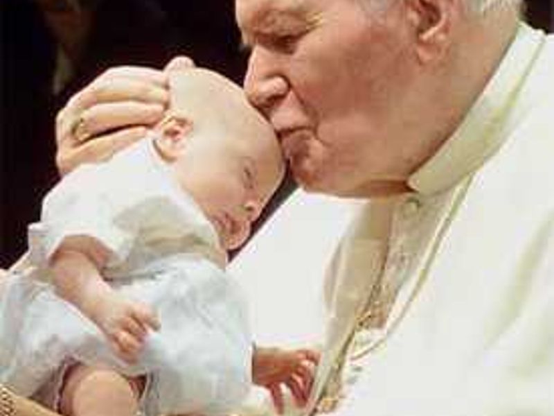 Rubata reliquia con sangue di Papa Wojtyla article-post
