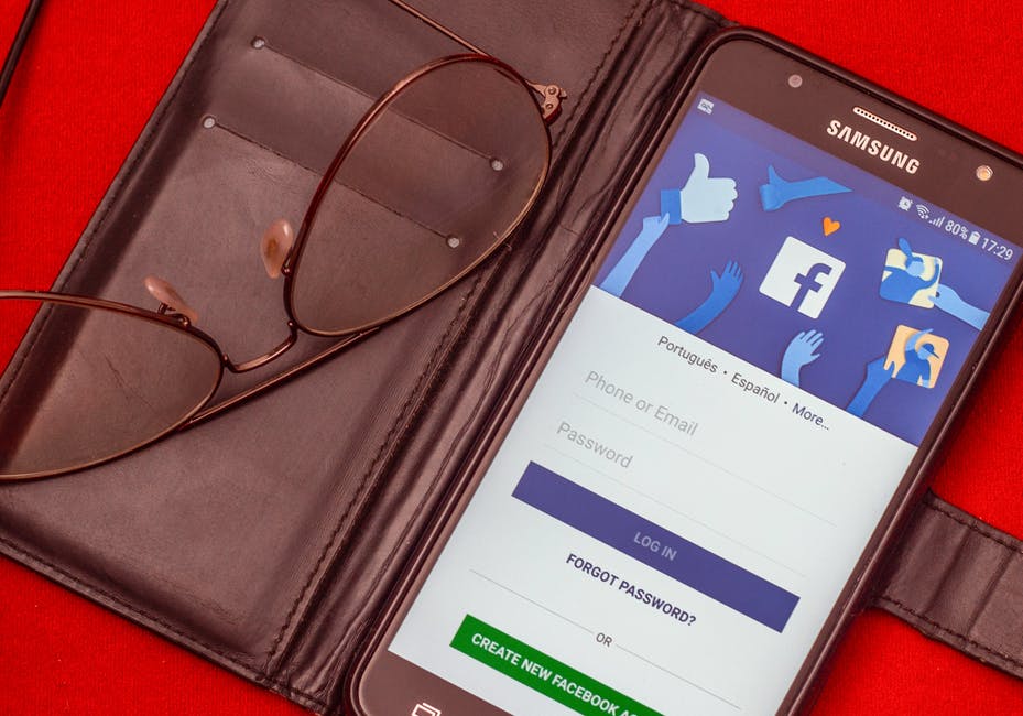 Facebook: La pagina d’iscrizione cambia look, addio alla scritta “è gratis” article-post