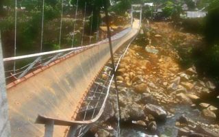 Tragedia nel Vietnam: crolla un ponte durante un funerale article-post