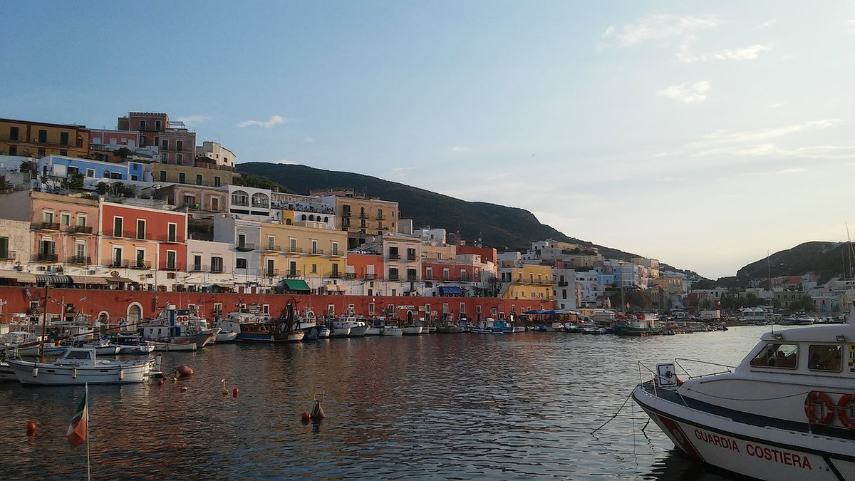 Cosa vedere a Ponza, tra musei e spiagge locali article-post