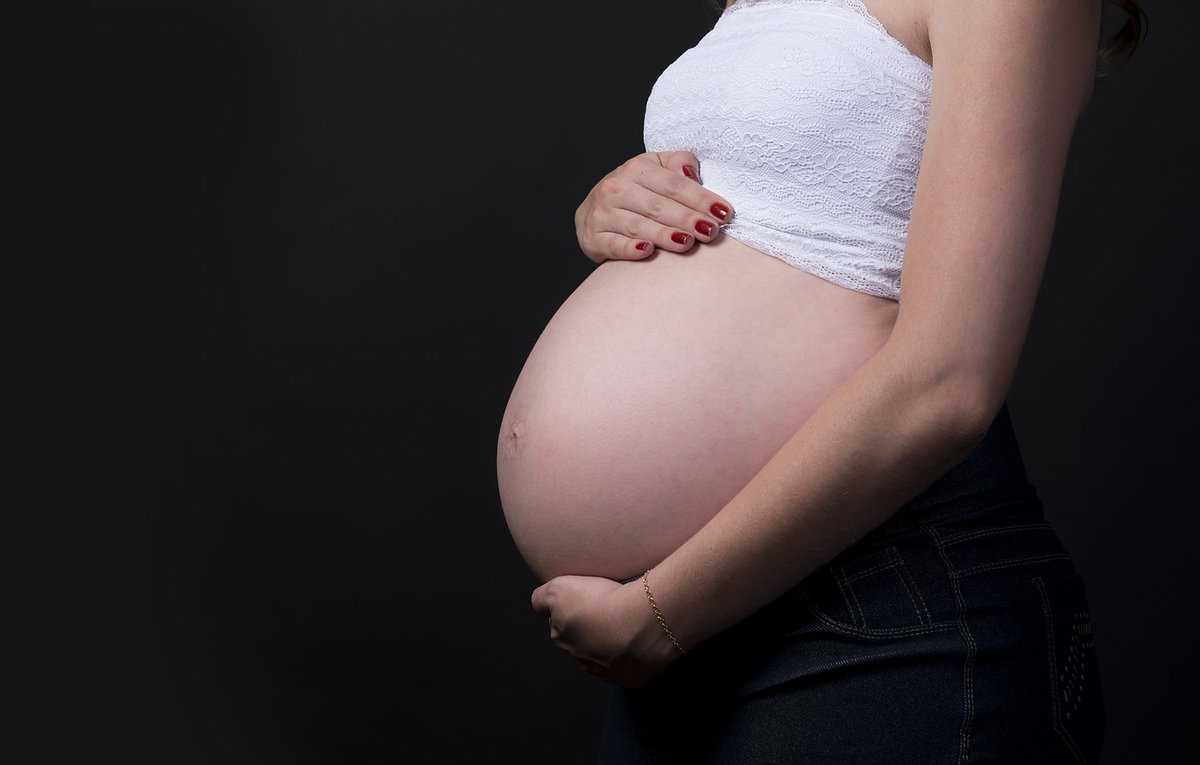 Attenzione, bere alcol in gravidanza è rischioso per la salute del feto. Ecco i motivi article-post