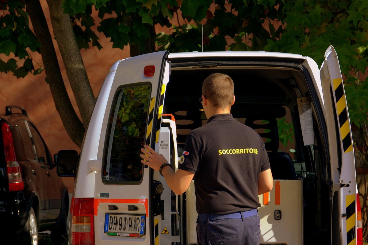 Roma: ragazzina cade dal nono piano, per la polizia è un suicidio article-post