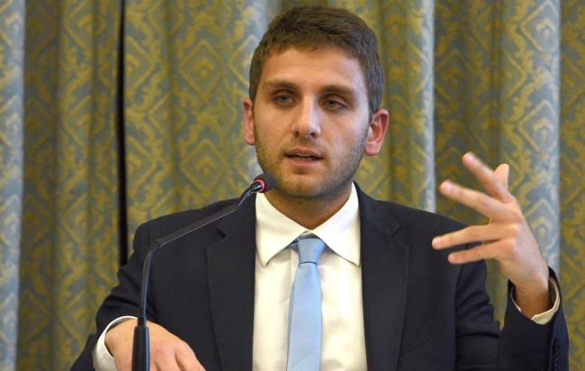 Roberto De Luca si dimette da assessore article-post