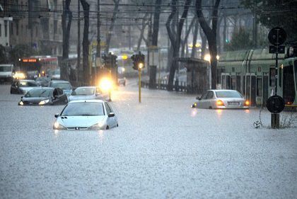 “La capitale tramortita e salvata dal gong” article-post