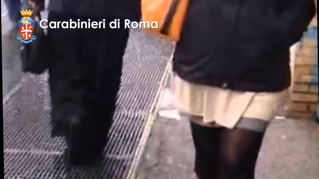 Roma, falso prete truffava i passanti. Il video che lo incastra article-post