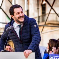 Case chiuse: Salvini favorevole article-post