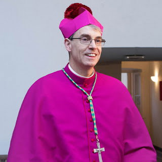 A lezione di omofobia dal vescovo di Pavia article-post