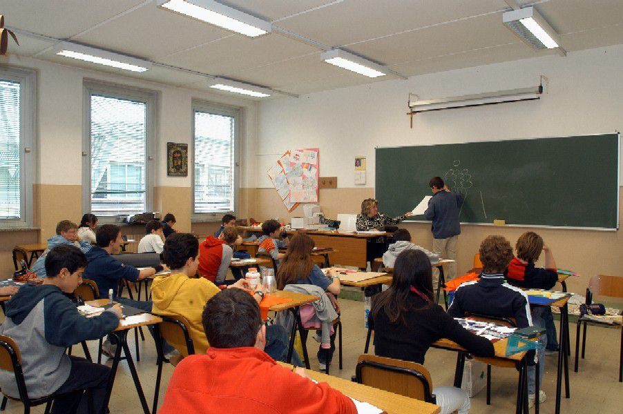 Scuola “A. Gatto” a difesa del meridione: smentito il libro di storia della Mondadori article-post