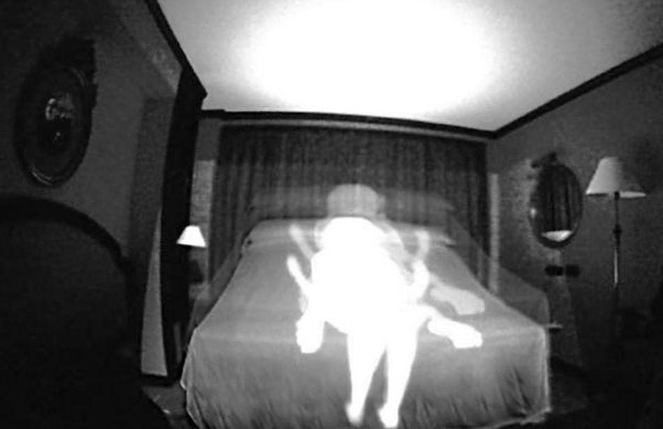 Fantasma fa sesso con una donna inglese article-post