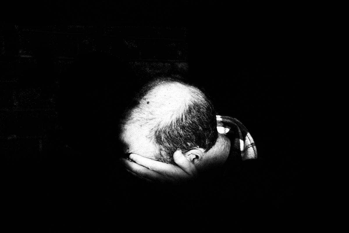 Uccide la figlia disabile e poi tenta il suicidio article-post