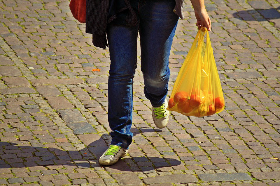 Dal 1 gennaio 2018 sacchetti biodegradabili in tutti i supermercati article-post