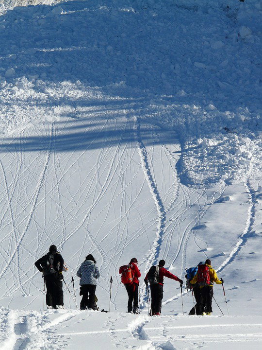 Svizzera: Valanga travolge un gruppo di persone article-post