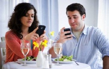 Smartphone e tablet : causa di disturbi alimentari article-post