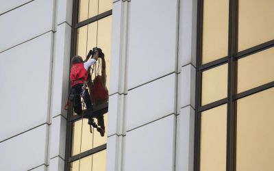 Alain Robert e la sua ultima scalata di 153 metri in verticale article-post