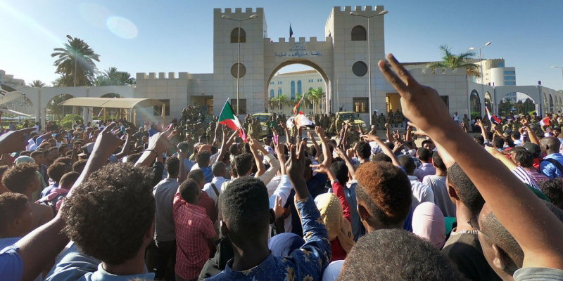 Sudan, Bashir si dimette dopo 30 anni article-post