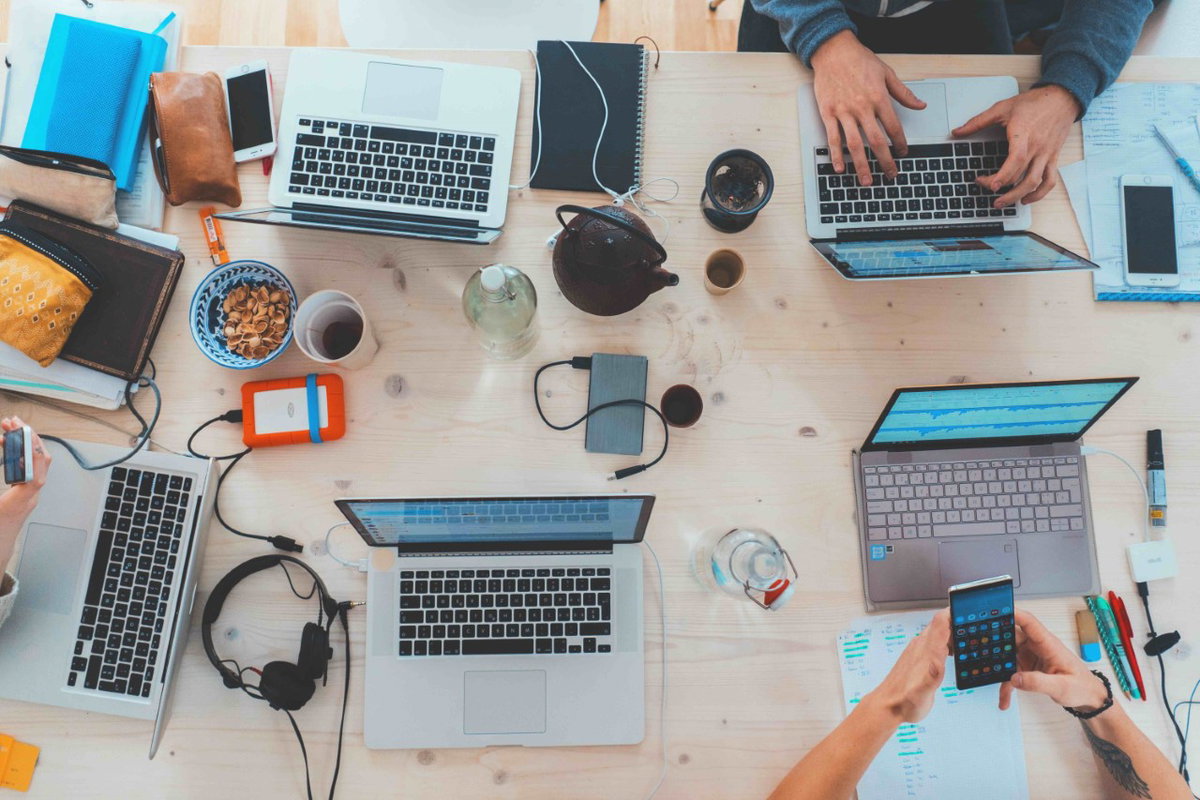 Commercio online: quanto spendono gli italiani e i vantaggi dell’e-commerce tra aziende rosa e digital skills article-post