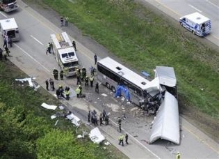 Usa, Tir contro bus di italiani. Tre morti article-post