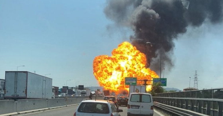 Bologna; forte esplosione in tangenziale article-post