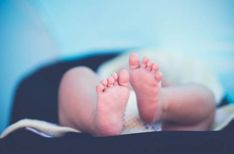 Neonata muore subito dopo il parto per dissanguamento article-post
