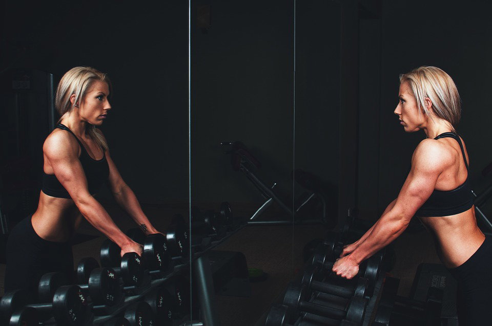 Donne e allenamento: i pesi sono la migliore strategia per dimagrire article-post