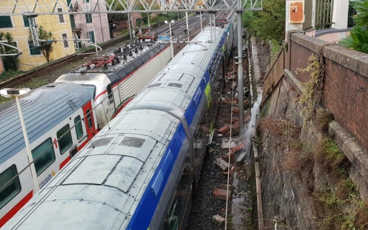 Genova: Treno deraglia sui binari, nessun ferito article-post