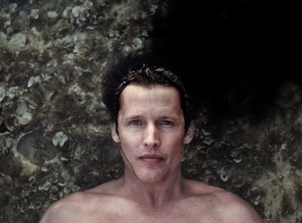 James Blunt in Italia nel 2020 e il nuovo album “Once Upon A Mind” article-post