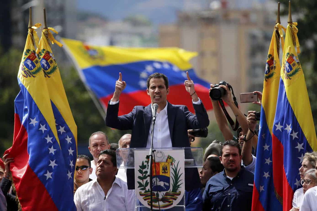 Tensione in Venezuela: Guaidò si autoproclama presidente article-post