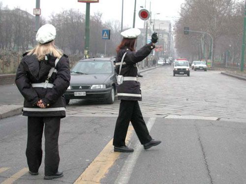 Aggredite due vigilesse da una donna article-post