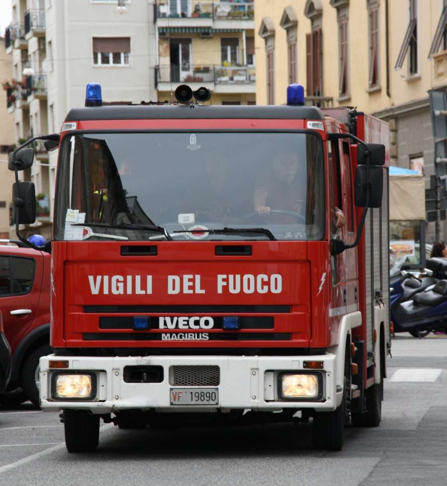 Napoli: si apre una voragine nel parcheggio dell’Ospedale del Mare, evacuato Covid residence article-post