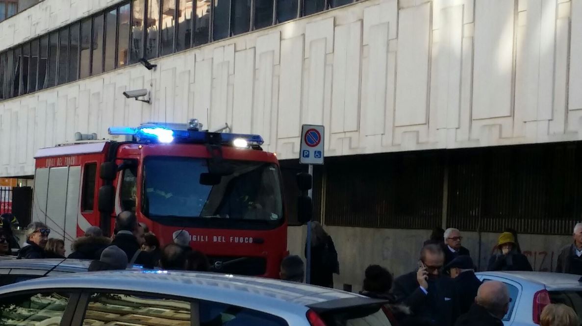 Taranto – Paura in Tribunale per un principio d’incendio (Foto) article-post