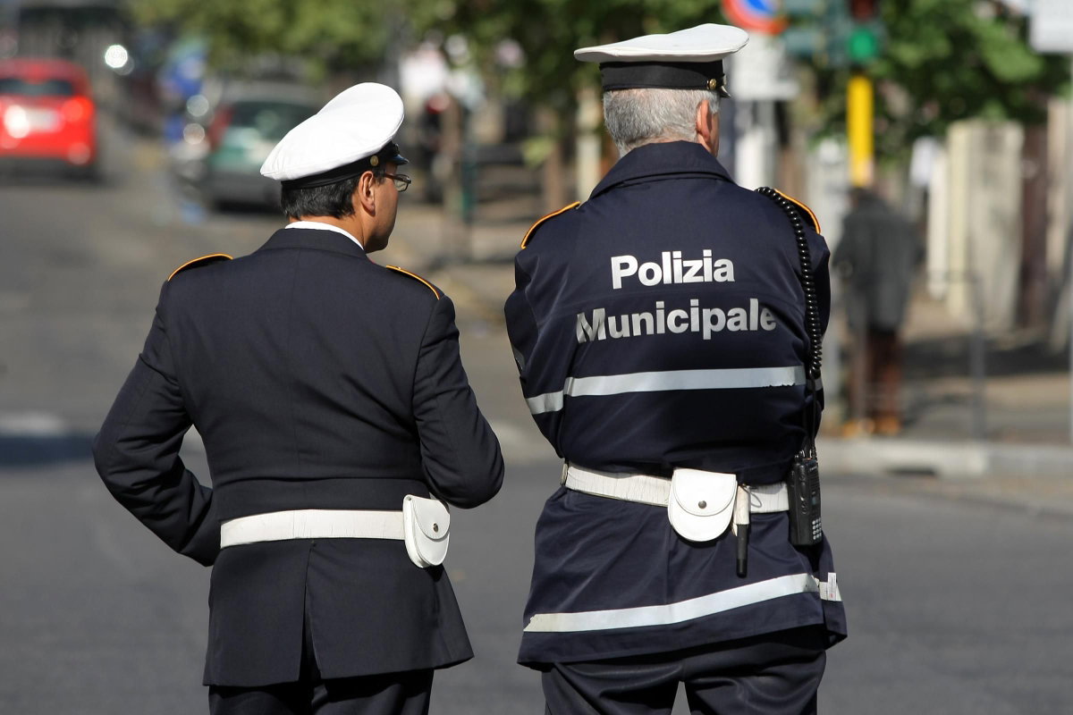 Firenze: immigrato punta la pistola alla testa di un vigile e spara 4 colpi, vivo per miracolo article-post