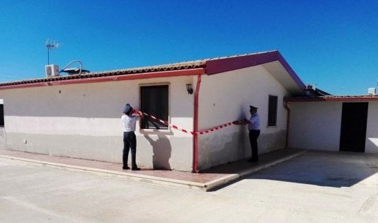 Napoli: un dodicenne tiene in ostaggio con cacciavite il proprietario della villa article-post